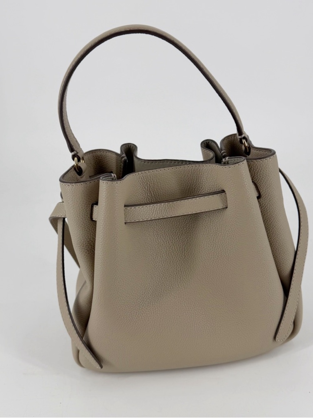 EUC! Tory Burch Romy Bucket Bag Pebbled Leather Purse Crossbody Taupe Beige - Picture 8 of 10